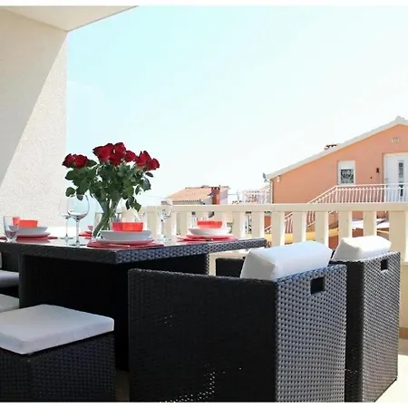 Klara's Seaview Apartment *