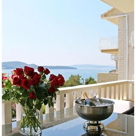 Klara's Seaview Τρογκίρ