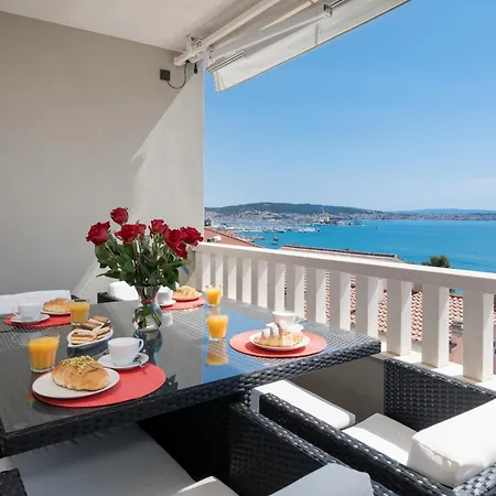 Klara's Seaview Appartamento *